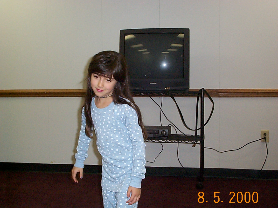 ./2000/Carina's Modeling Class/DCP00242.JPG